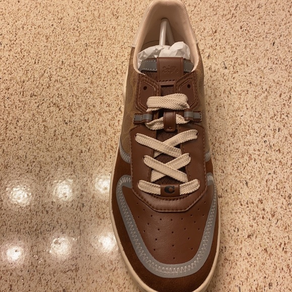 Shoes - Picture 10 of 11